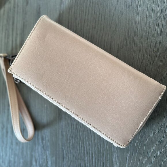 NEW WITHOUT TAGS  MATT & NAT - MION FRAPPE WALLET/WRISTLET - Picture 3 of 5